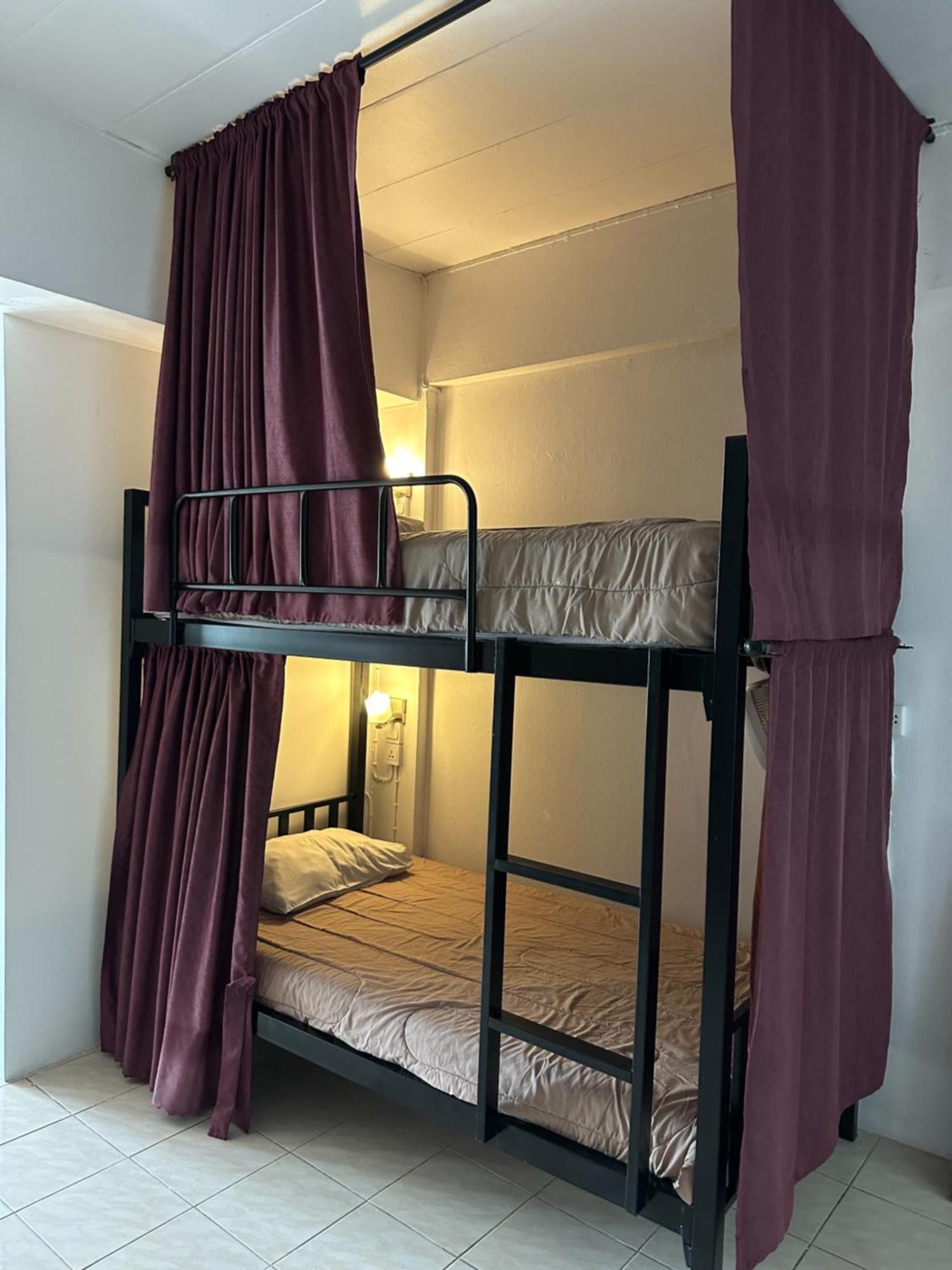 The Cabin Backpackers Hostel & Bar Τσιάνγκ Μάι Εξωτερικό φωτογραφία