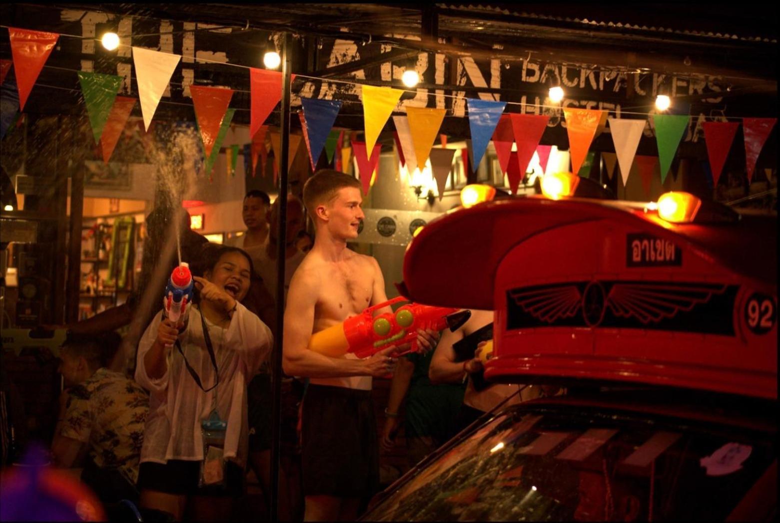 The Cabin Backpackers Hostel & Bar Τσιάνγκ Μάι Εξωτερικό φωτογραφία
