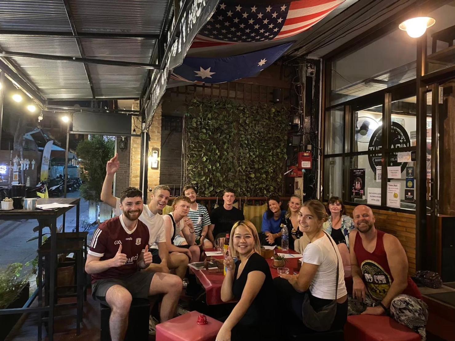 The Cabin Backpackers Hostel & Bar Τσιάνγκ Μάι Εξωτερικό φωτογραφία